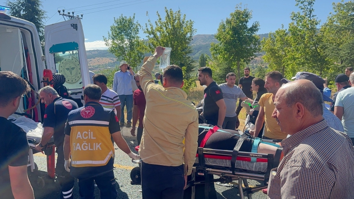 Elazığ’da tur minibüsü otobüse çarptı: 18 yaralı 8