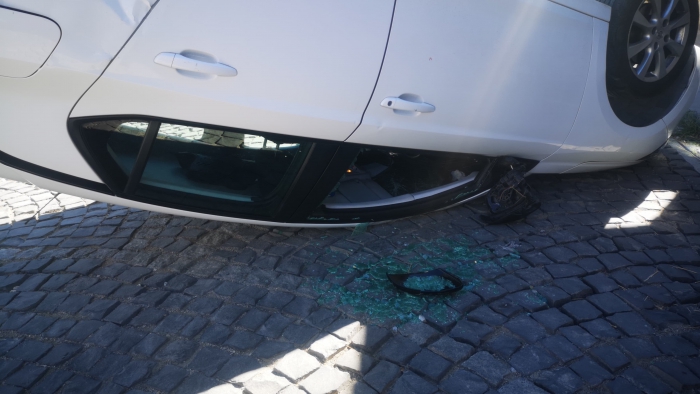 Erzurum’da trafik kazası: Araç takla attı 3