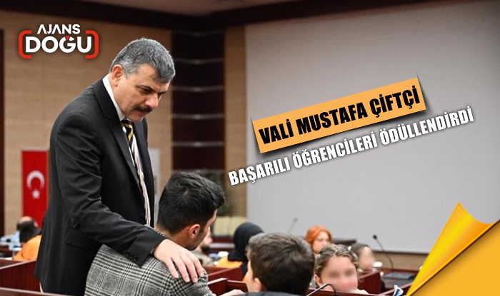 Vali Çiftçi başarılı öğrencileri ödüllendirdi