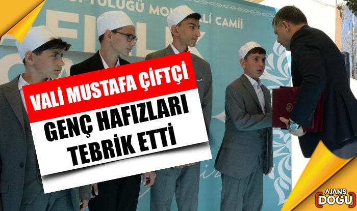 Vali Çiftçi, genç hâfızların alnından öperek, kendilerini tebrik etti