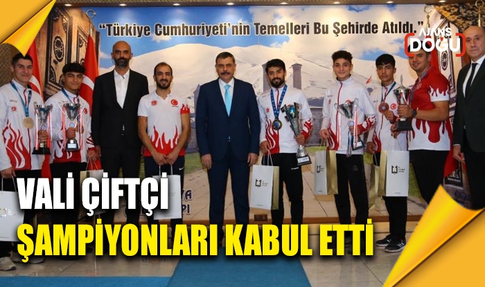 Vali Çiftçi şampiyonları kabul etti