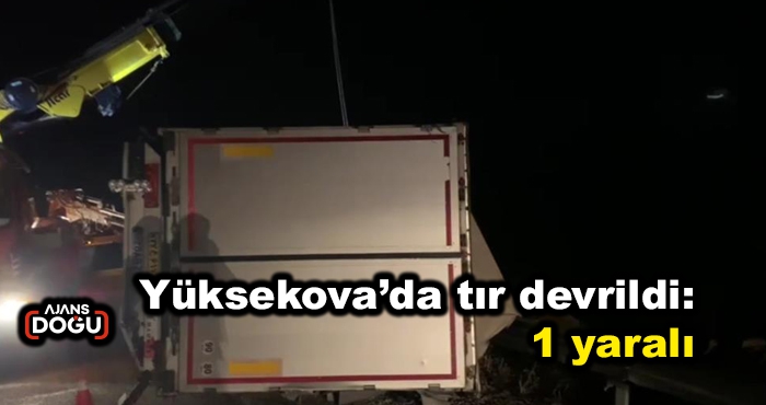  Yüksekova’da tır devrildi: 1 yaralı